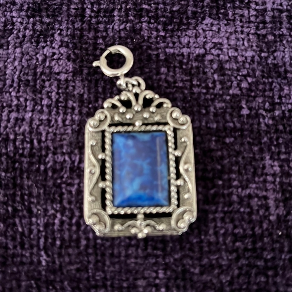 *Vintage Blue stone and Silver pendant - Picture 1 of 5